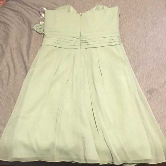 Short crinkle chiffon dress with front cascade - Picture 4 of 9